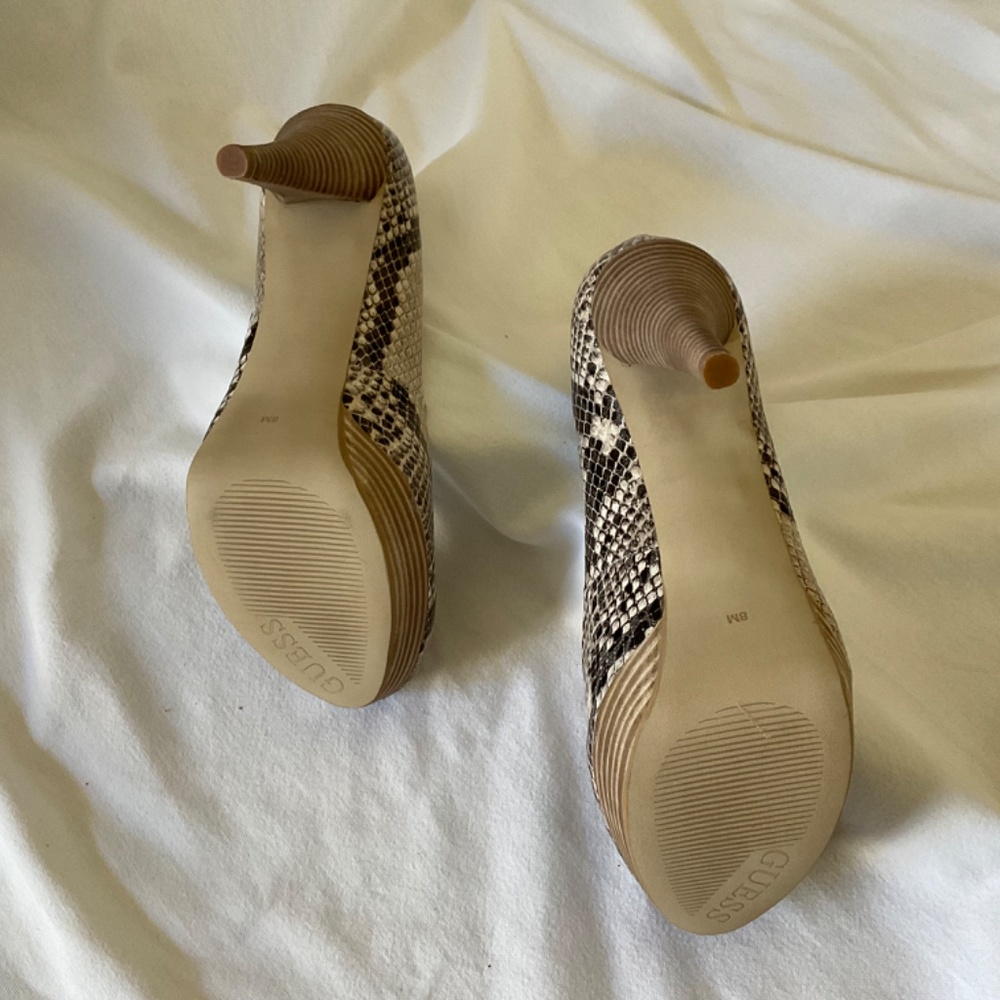 Guess Shoes, Size 8, Snakeskin Print - Picture 5 of 5